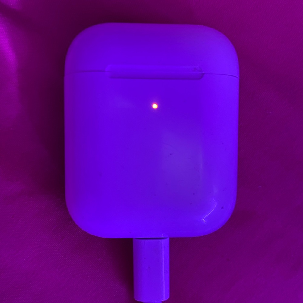 Airpods generation 2, right airpod is broken.